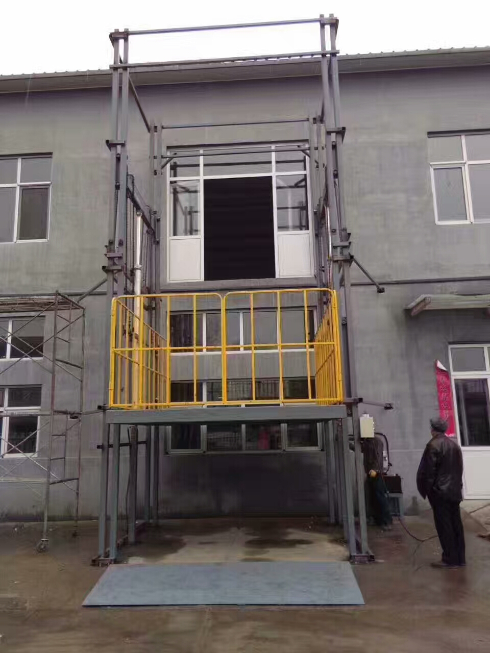 導(dǎo)軌式鏈條式升降平臺(tái) 導(dǎo)軌式鏈條式升降平臺(tái)