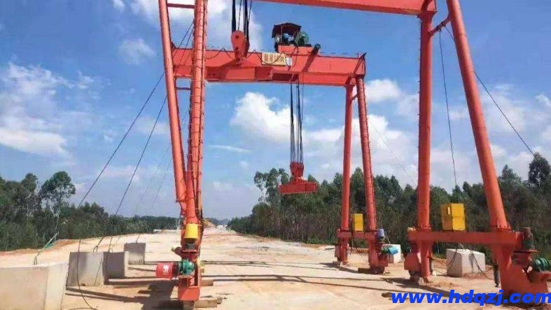 輪胎式龍門吊 輪胎式龍門吊