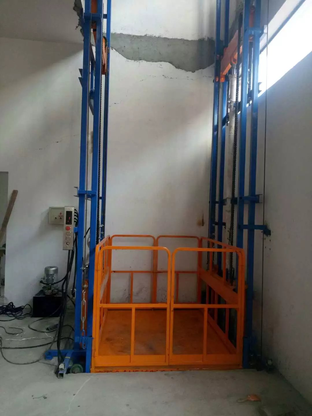 導(dǎo)軌式升降平臺(tái) 導(dǎo)軌式升降平臺(tái)