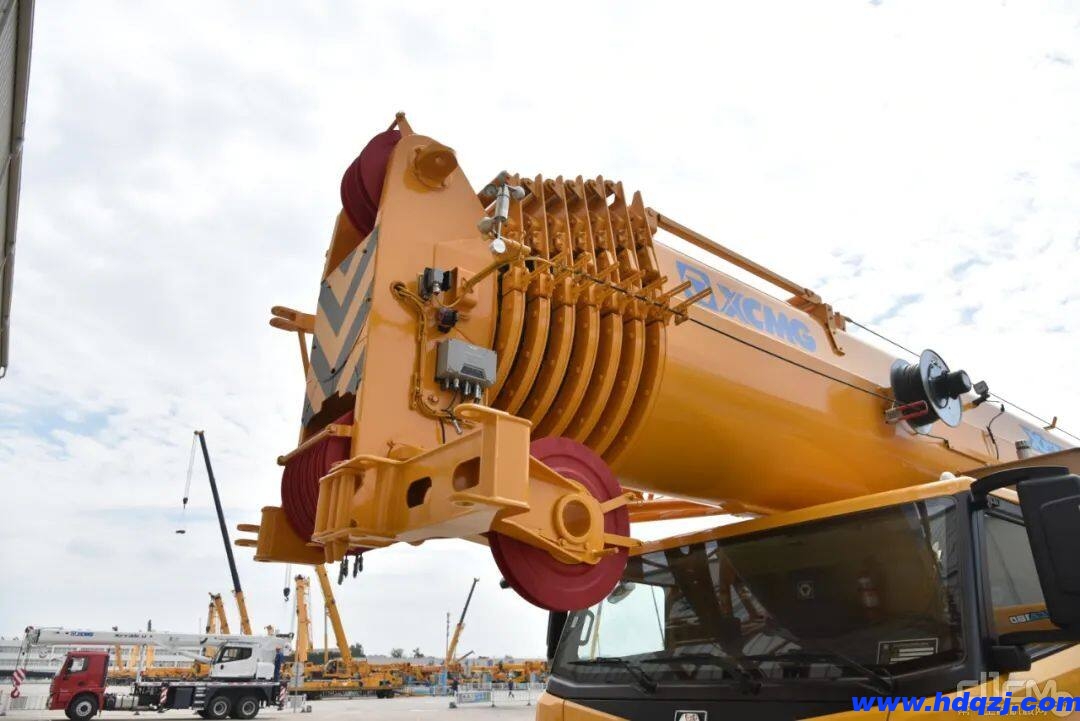 全地面起重機(jī) 全地面起重機(jī)